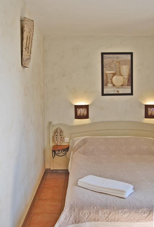 Cypres Du Paradis A Gordes Kültér fotó